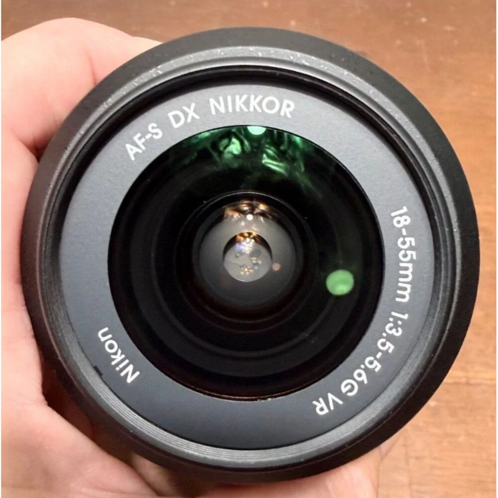 Nikon AF-S DX Nikkor 18-55mm f/3.5-5.6 dx vr Auto Lens